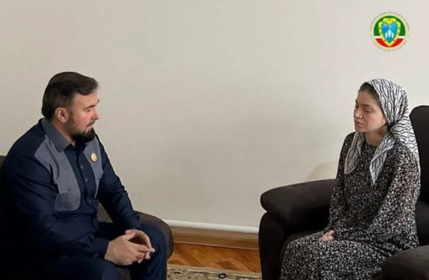 Suleymanova seen in a photograph published by Chechen human rights commissioner Mansur Soltaev.