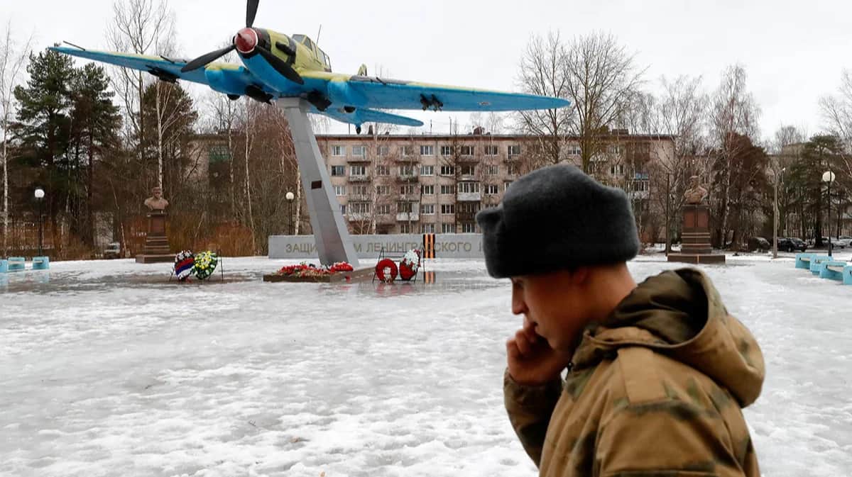 A Russian soldier walking by an IL-2 monument dedicated to the defenders of Leningrad during WWII, in the village of Lebyazhye, near St. Petersburg. Photo: Anatoly Maltsev / EPA