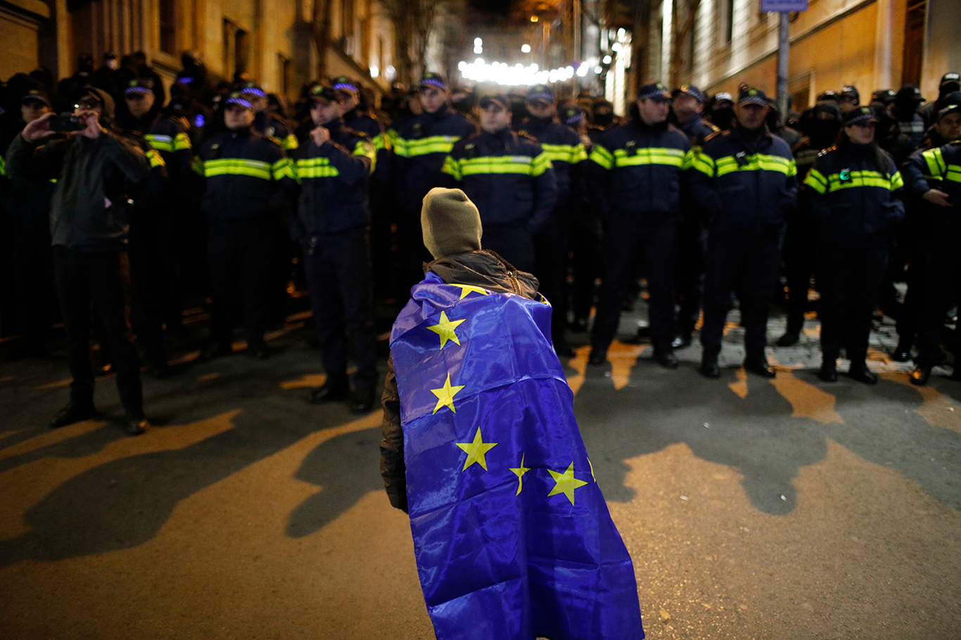 Протест против результатов парламентских выборов в Тбилиси, Грузия, 24 ноября 2024 года. Фото: David Mdzinarishvili / EPA