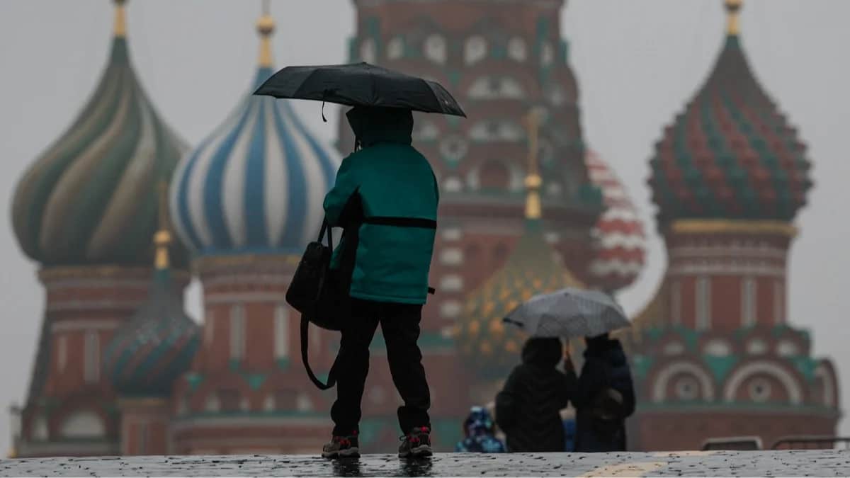 Ушел Паша Техник, пришла Лариса Долина