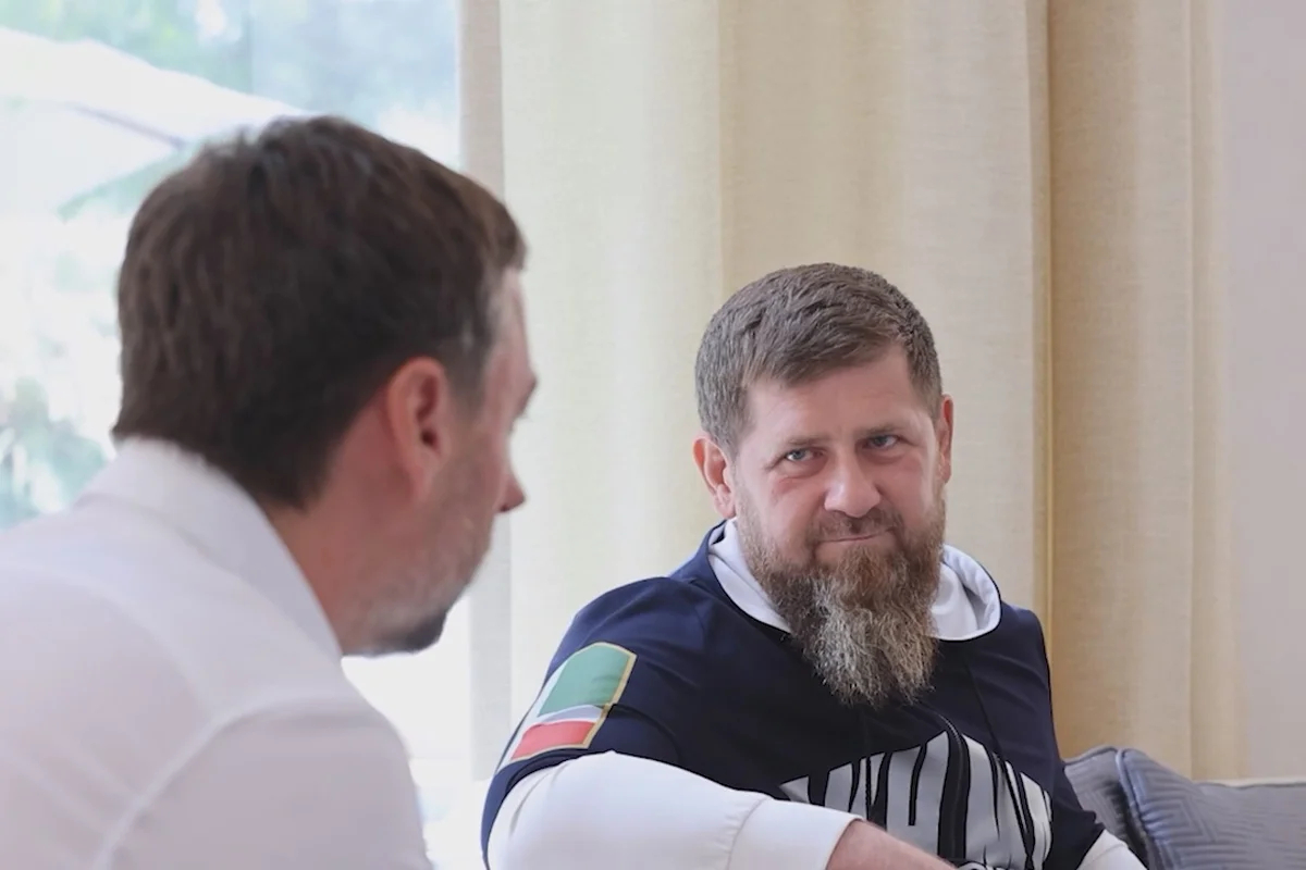 Рамзан Кадыров на встрече с Владиславом Бакальчуком. Фото: <a data-sk="tooltip_parent" data-stringify-link="https://t.me/RKadyrov_95/4943" href="https://t.me/RKadyrov_95/4943" rel="noopener noreferrer" target="_blank">Telegram</a>