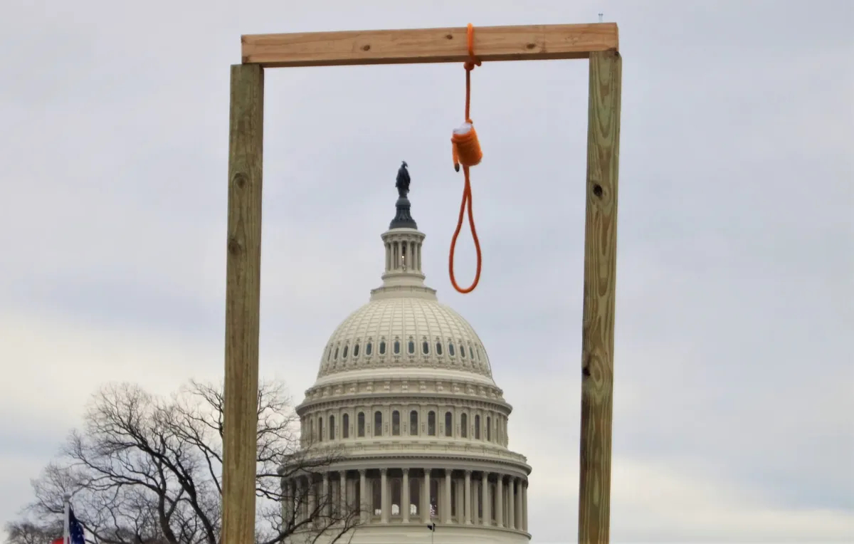 Возведенная мятежниками виселица во время штурма Капитолия США в 2021 году. Фото: Wikimedia Commons , CC BY 2.0