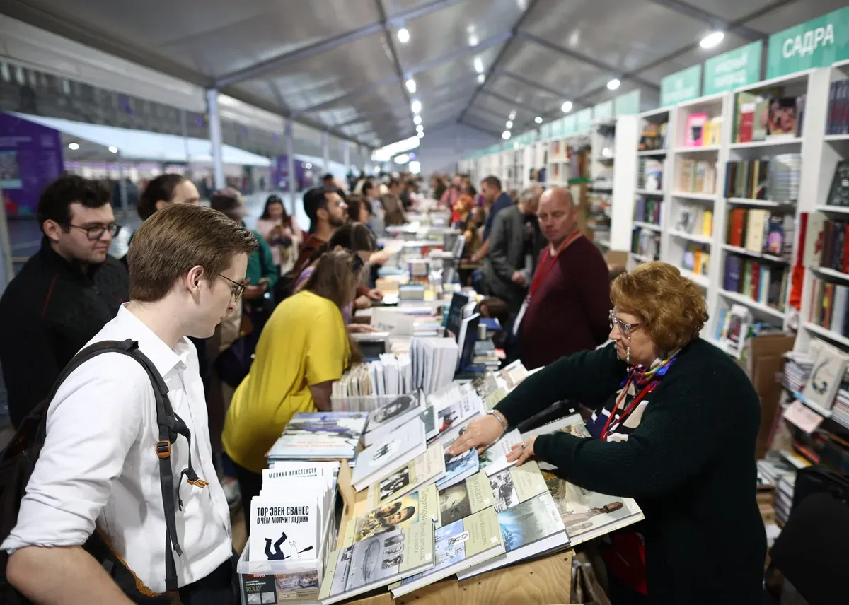Книжная ярмарка на фестивале «Красная площадь 2023» в Москве. Фото: <a href="https://bookfestival.ru/">Книжный фестиваль «Красная площадь»</a>