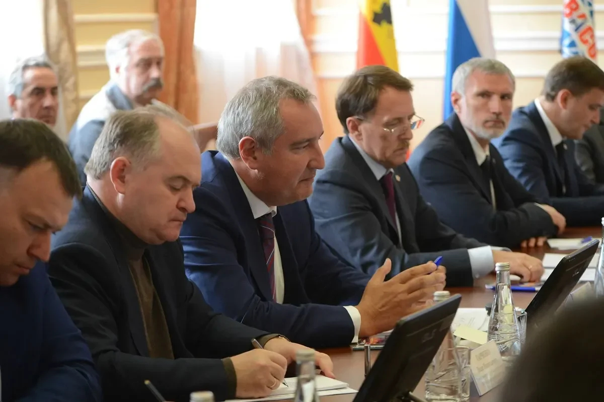 Dmitry Rogozin visits Voronezh, 10 September 2016. Photo: <a href="https://www.facebook.com/media/set/?set=a.957277484384353&amp;type=3" rel="noopener noreferrer" title="https://www.facebook.com/media/set/?set=a.957277484384353&amp;type=3">Facebook</a>