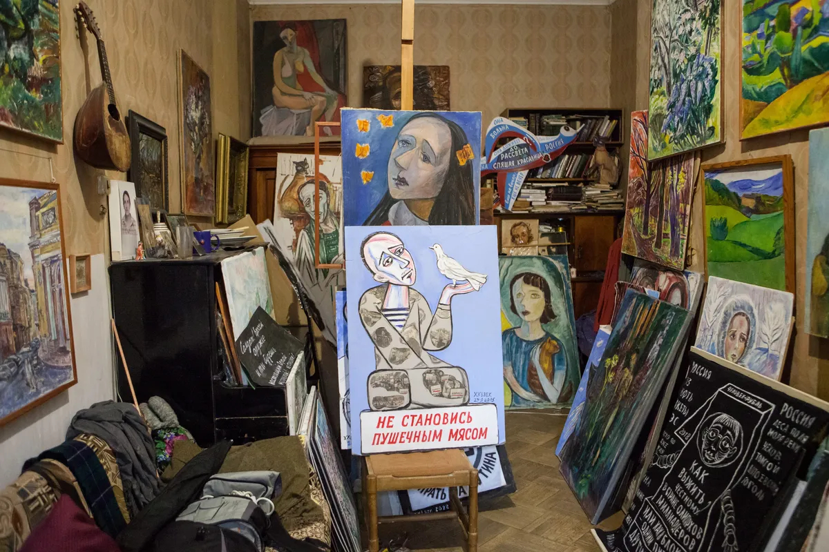 “Don’t become cannon fodder.” Elena Osipova’s works. Photo: Elena Rodina for Novaya Gazeta Europe