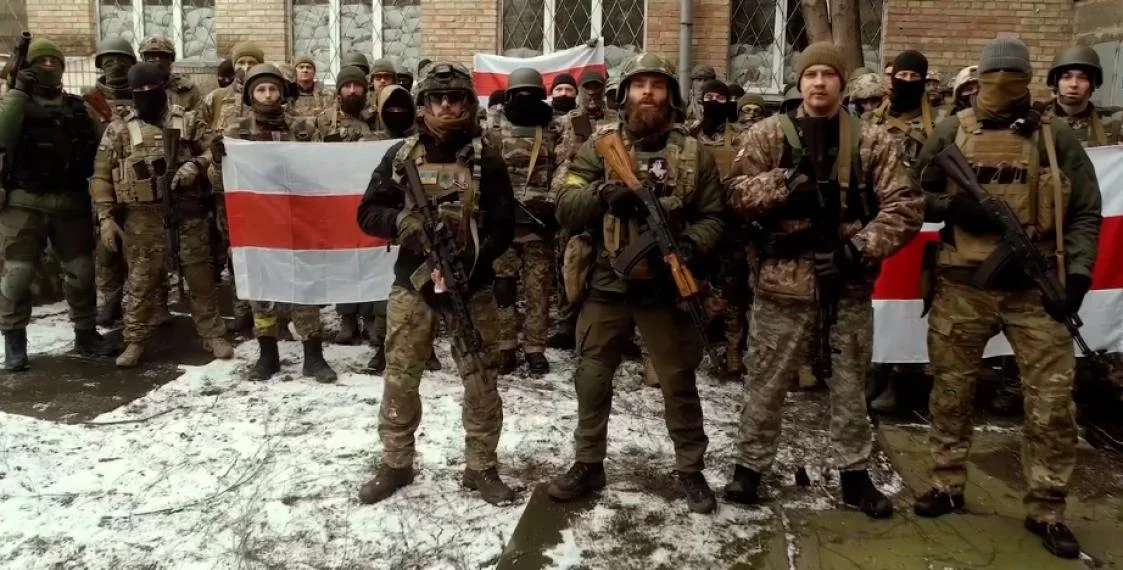 Белорусские добровольцы в Украине. Кадр из видео