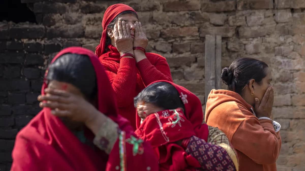 Women mourn during the final rites of a Nepali killed fighting in Ukraine, in Walling, Nepal, 19 January 2024. Photo: EPA-EFE / NARENDRA SHRESTHA