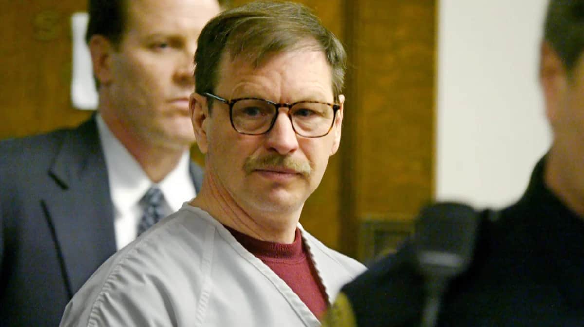 Гэри Риджуэй покидает зал суда после вынесения приговора в Высшем суде округа Кинг, Сиэтл, США, 18 декабря 2003 года. Фото: Joshua Trujillo / Seattle Post-Intelligencer / Reuters / Scanpix / LETA