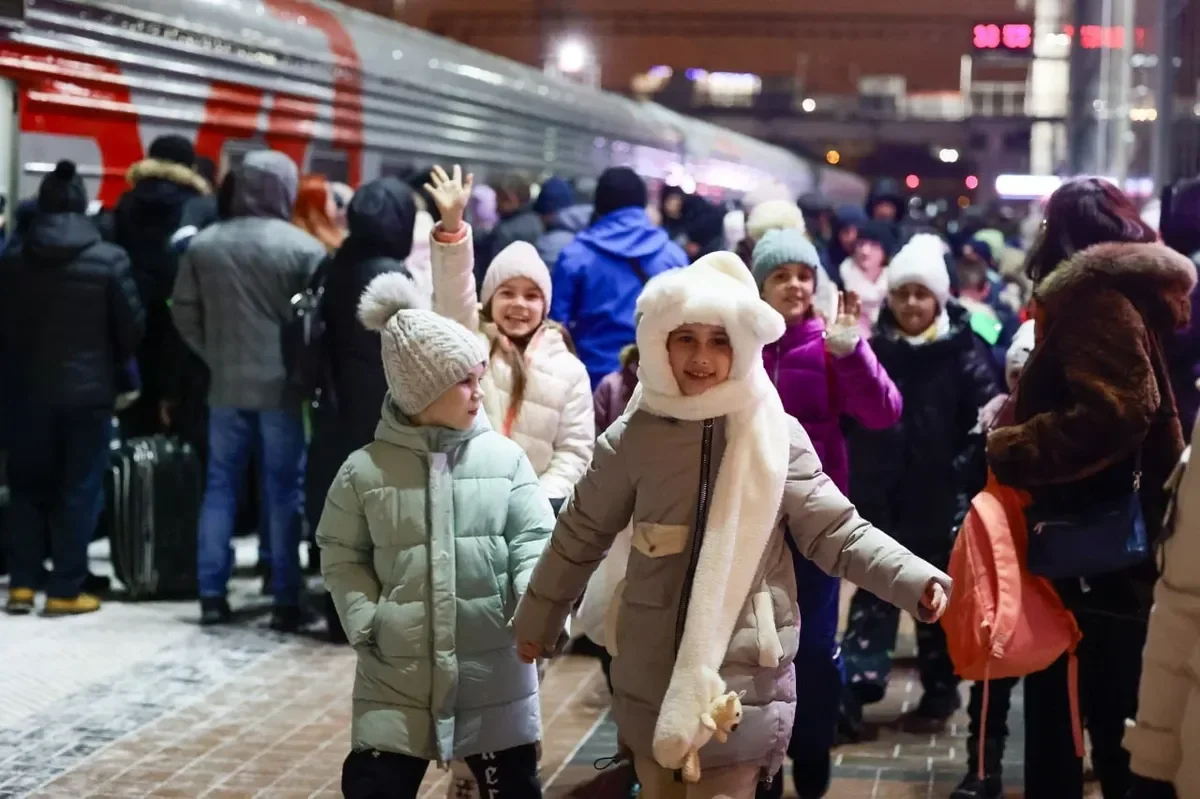 Children being evacuated from the Belgorod region, 10 January 2024. Photo: Vyacheslav Gladkov / <a href="https://t.me/vvgladkov/4609">Telegram</a>