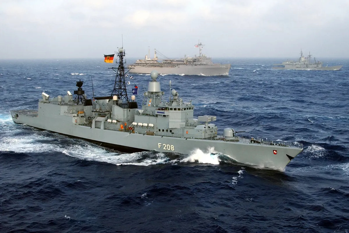 Группировка кораблей ВМС Германии, патрулирующих территориальные воды Ливана. Фото: <a href="https://commons.wikimedia.org/w/index.php?curid=3686370">Wikimedia Commons</a>, Photographer's Mate Airman Josh Kinter, United States Navy