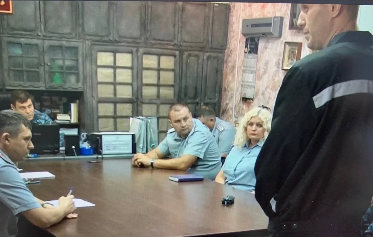 Navalny in office of prison warden Dmitry Nozhkin, photo: RVC