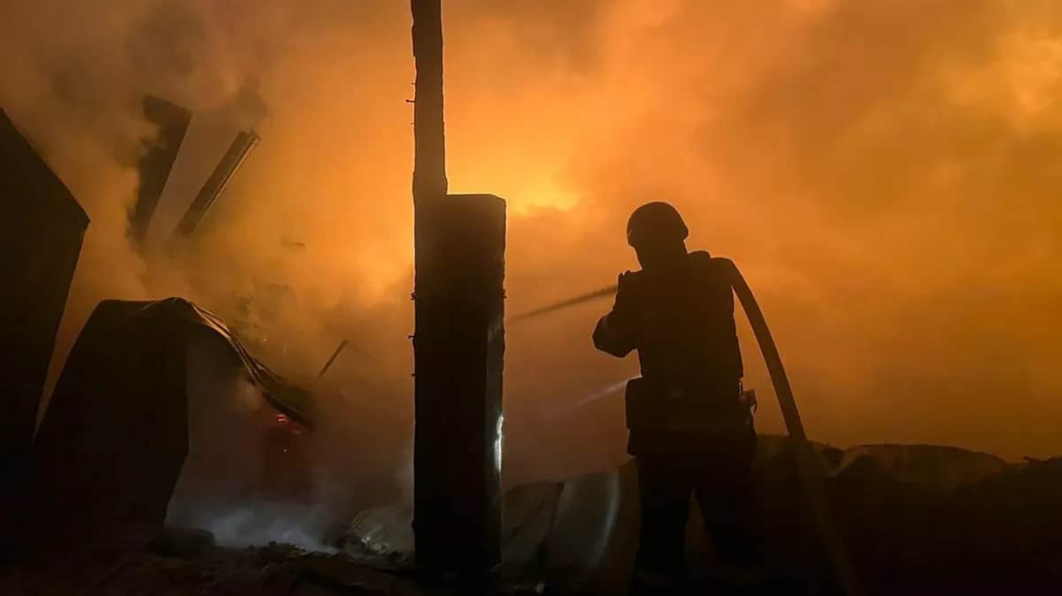 A fire fighter tackles a blaze following a combined Russian missile and drone strike on Ukraine’s Kyiv region, 6 December 2025. Photo: EPA