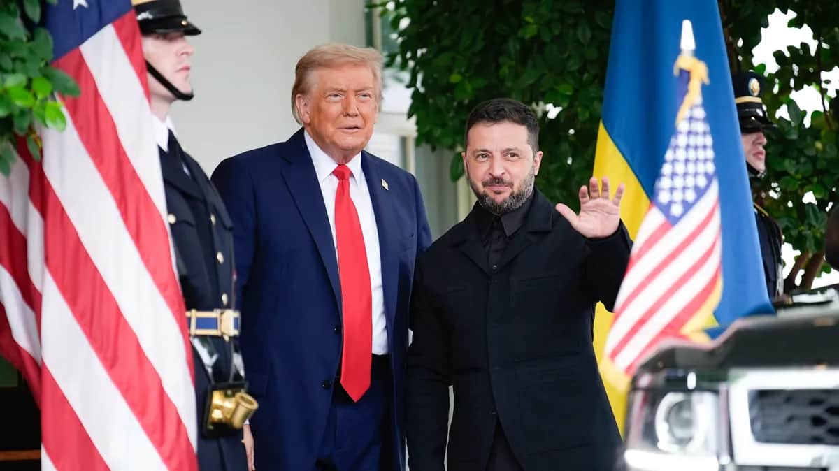 US President Donald Trump greets Ukrainian President Volodymyr Zelensky at the White House before their meeting with European leaders on 18 August 2025. Photo: EPA / YURI GRIPAS / POOL