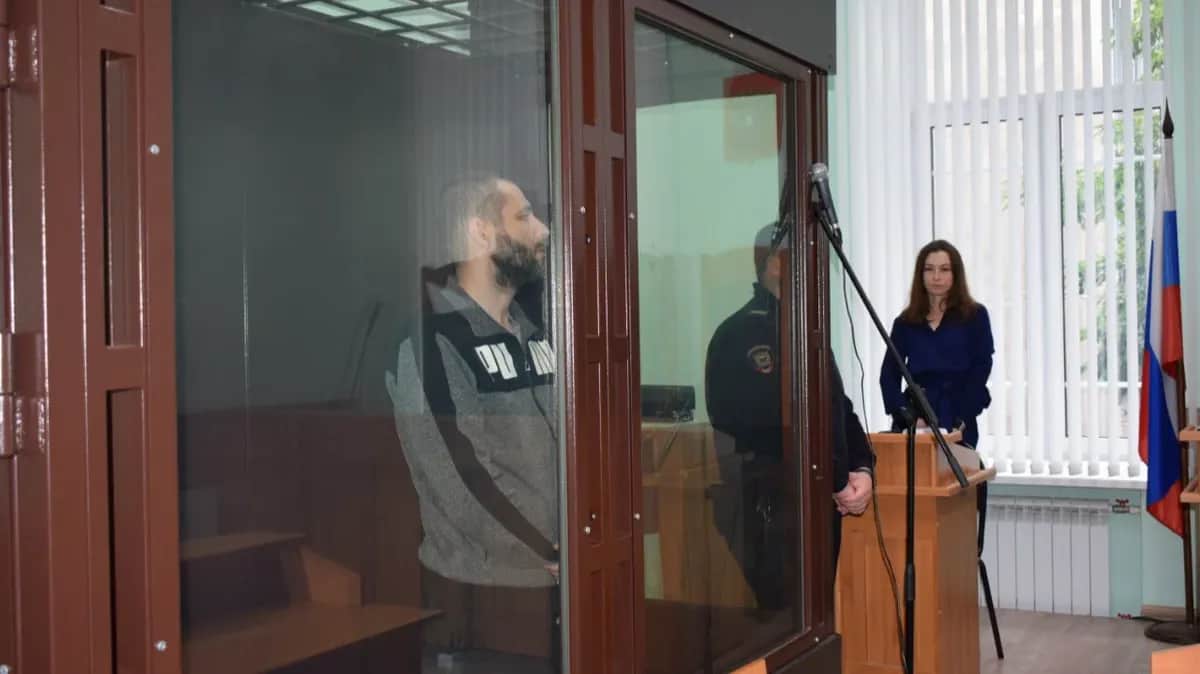 Алексей Кочетков в зале заседания суда. Фото: <a title="https://t.me/saroblsud/402" href="https://t.me/saroblsud/402" rel="noopener noreferrer">Telegram</a>