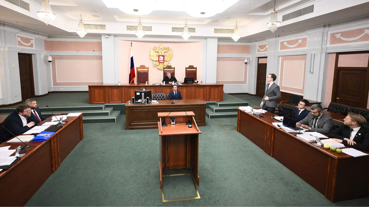 Участники судебного заседания по иску партии «Родина» о недопуске политической партии «Яблоко» к выборам в Государственную Думу в Верховном суде России в Москве. 10 августа 2026 года. Фото: Владимир Астапкович / IMAGO / Scanpix / LETA
