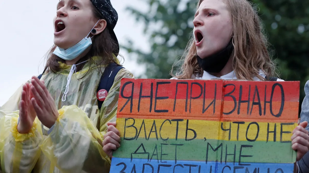 Минюст заглянет в паспорт и в трусы