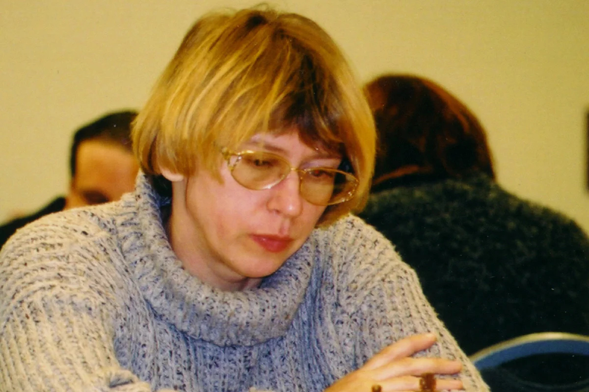 Елена Ахмыловская на шахматном турнире в Сиэтле, 2003 год. Фото: James F. Perry / <a data-sk="tooltip_parent" data-stringify-link="https://commons.wikimedia.org/wiki/File:ElenaDonaldson0301_012.jpg" href="https://commons.wikimedia.org/wiki/File:ElenaDonaldson0301_012.jpg" rel="noopener noreferrer" target="_blank">Wikimedia </a>(CC BY-SA 3.0)