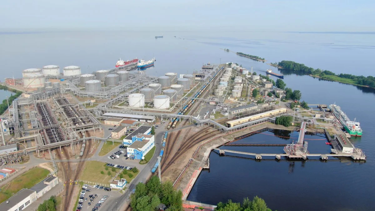 Петербургский нефтяной терминал. Фото: <a data-sk="tooltip_parent" data-stringify-link="https://t.me/spboilterminal/179" href="https://t.me/spboilterminal/179" rel="noopener noreferrer" target="_blank">пресс-служба ПНТ</a>