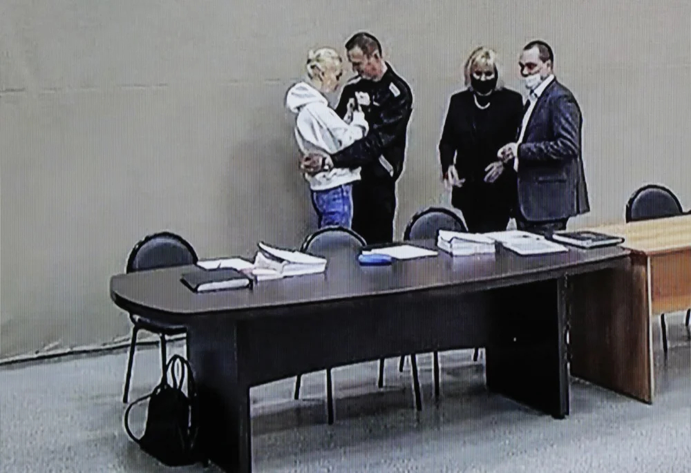 Alexey and Yulia during a court hearing in February 2022. Photo: EPA-EFE/YURI KOCHETKOV