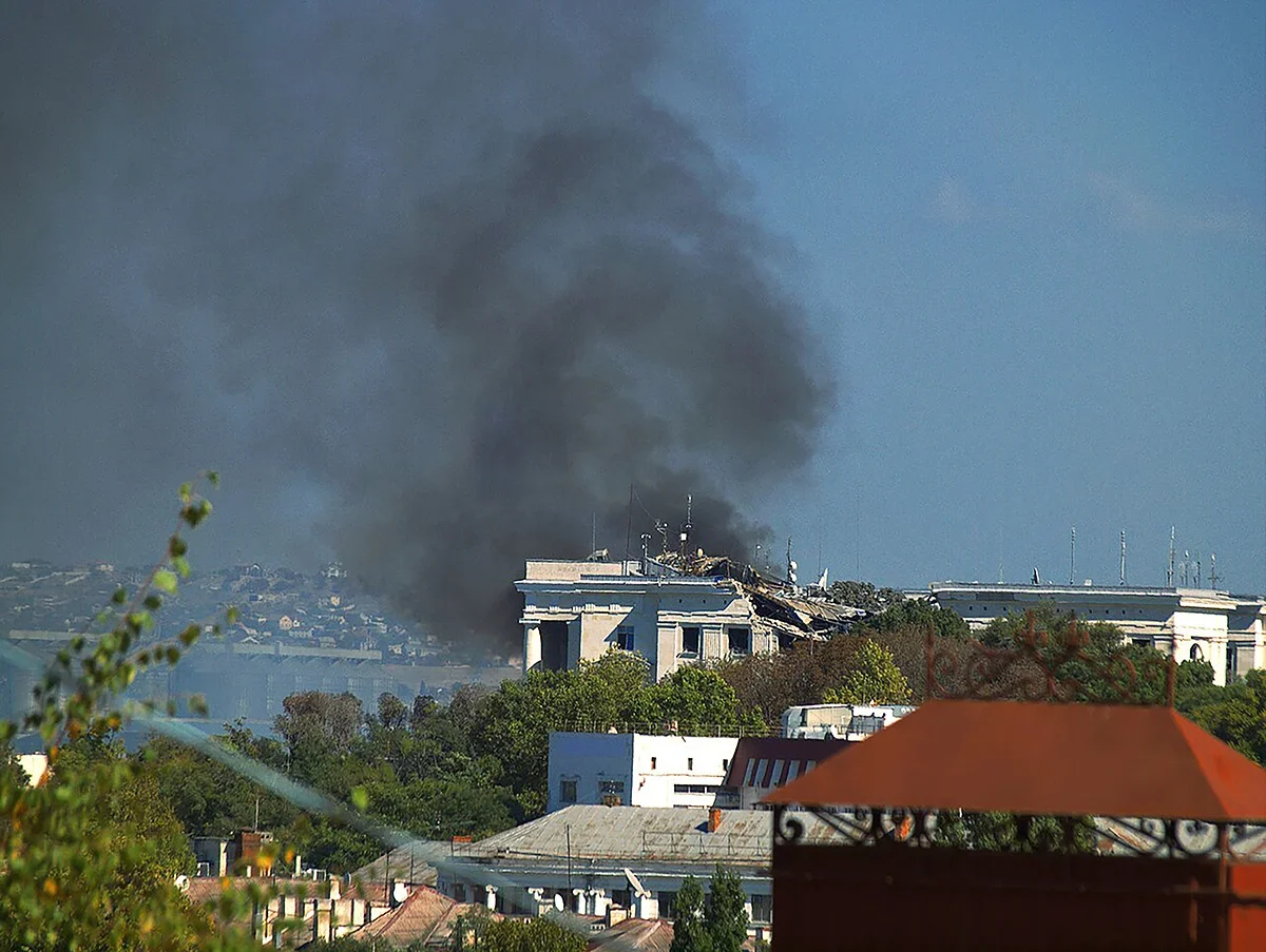 The aftermath of a cruise missile strike on the historic headquarters of the Black Sea Fleet in Sevastopol, 22 September 2023. Photo: Ivanov (CC-BY-SA 3.0) / <a href="http://wikimedia.org/" rel="noopener noreferrer" title="http://wikimedia.org/">wikimedia.org</a>
