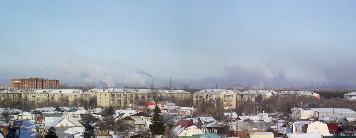 Утренний смог в Челябинске. Вид с Планового ЧТЗ. Фото: <a href="https://commons.wikimedia.org/w/index.php?curid=46873846">Wikimedia Commons</a>, LEANSER, CC BY-SA 4.0