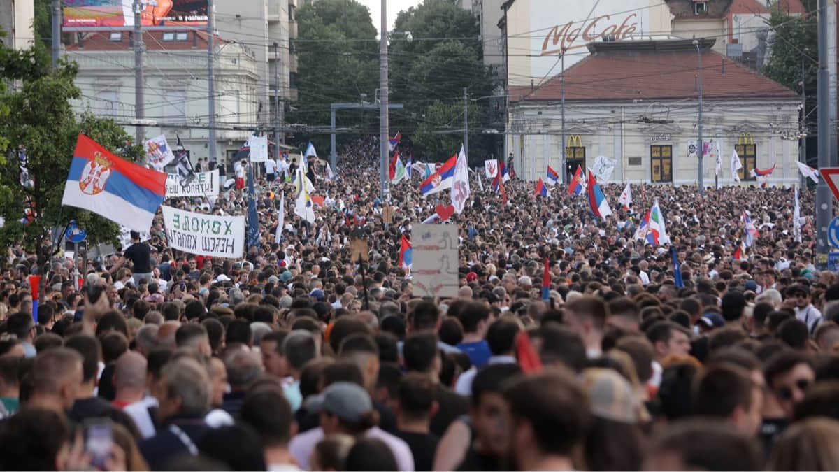 Антиправительственный митинг в Белграде, Сербия, 23 мая 2026 года. Фото: Andrej Cukic / EPA<br>