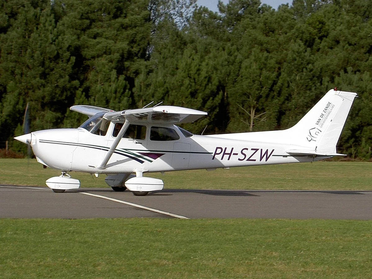 Cessna 172. Фото: AlfvanBeem