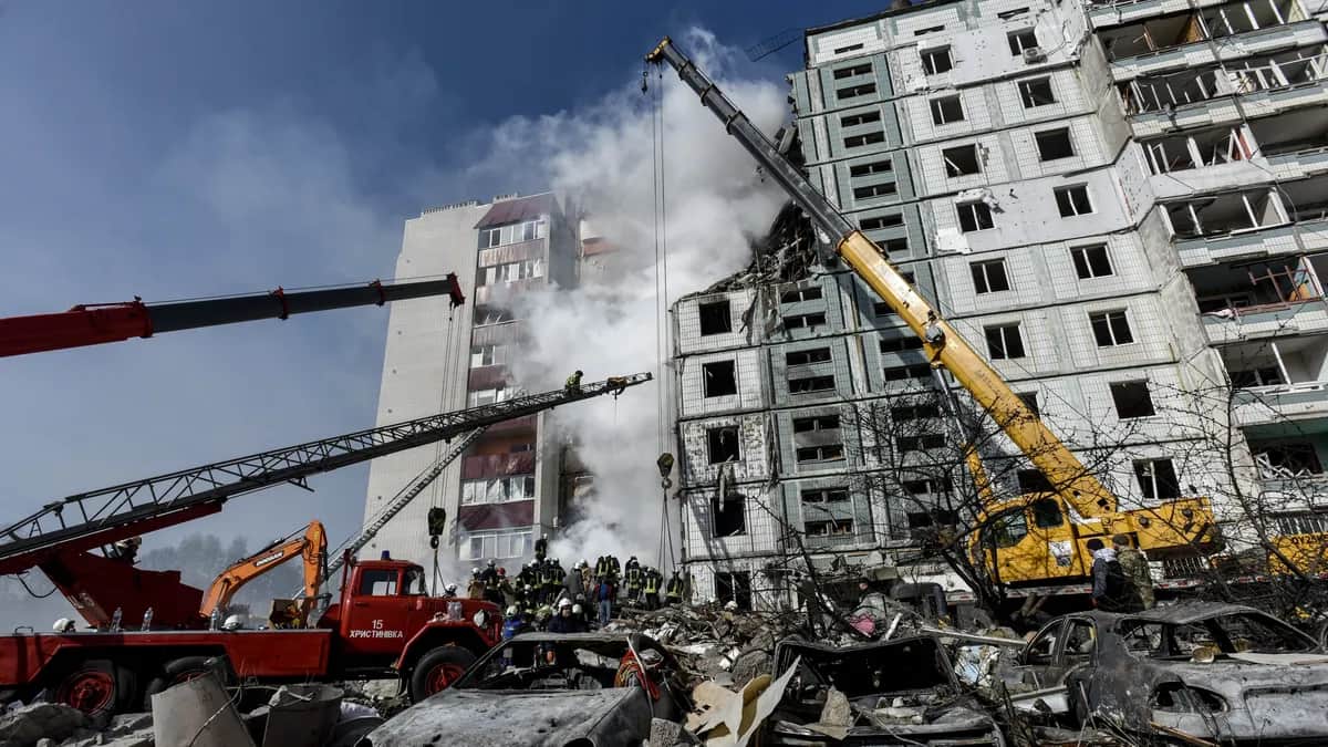A residential building on fire after a missile attack on the city of Uman in central Ukraine's Cherkasy region in April. Photo: EPA-EFE / OLEG PETRASYUK