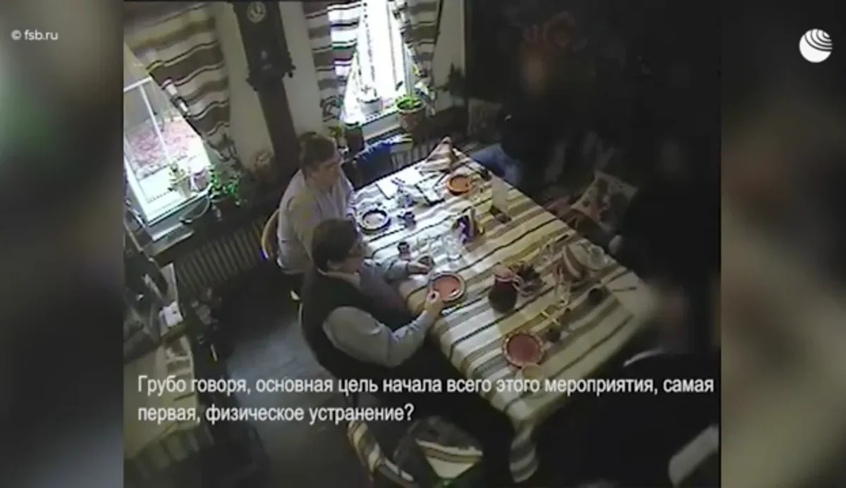 Переговоры в корчме «Тарас Бульба». Фото: скрин видео оперативной съёмки ФСБ