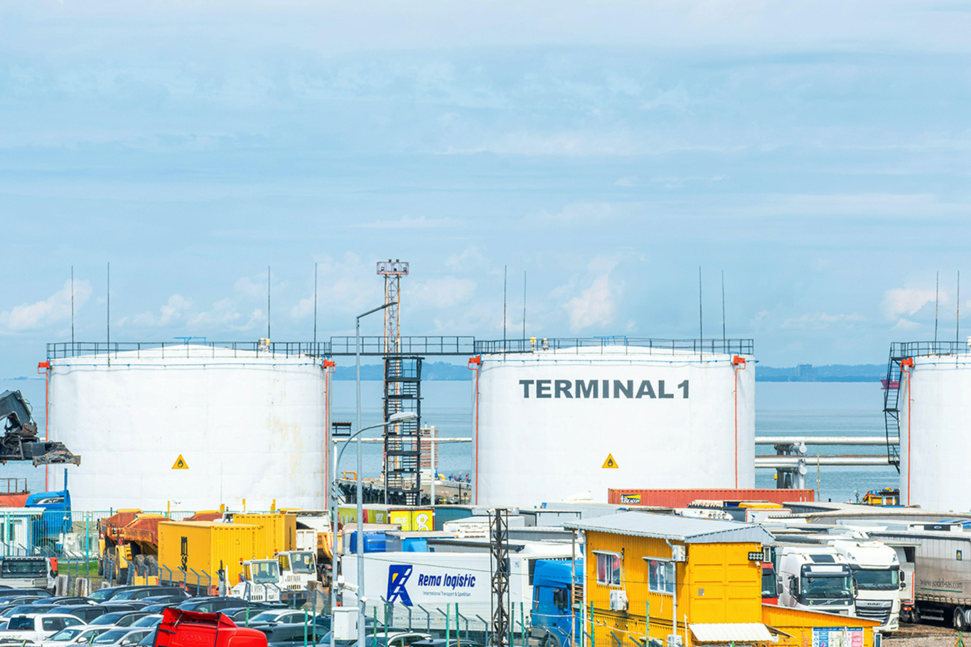 An oil depot at the Black Sea port of Batumi in Georgia, 31 March 2026. Photo: Artem Evdokimov / Alamy / Scanpix / LETA