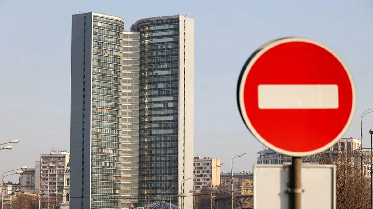 Бывшее здание Совета экономической взаимопомощи на Новом Арбате перед комплексной реконструкцией, Москва, 7 февраля 2025 года. Фото: Ярослав Чингаев / Агентство «Москва»