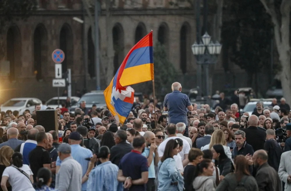 Protesters wave the Nagorno-Karabakh flag at an opposition rally in Yerevan, Armenia, 30 September 2023. Photo: EPA-EFE/ANATOLY MALTSEV