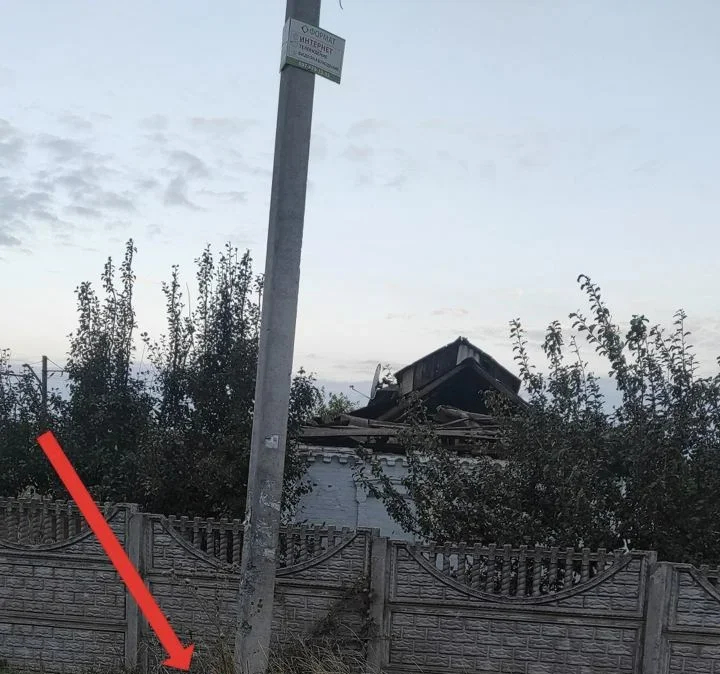 A reporter for <em>Novaya Gazeta. Europe</em> bought some drugs off CaifCoin to check how the scheme works. This here is the location of the stash (we cropped the image so that the substance could not be actually found). To find the location we used coordinates CaifCoin sent us in exchange for the money. 