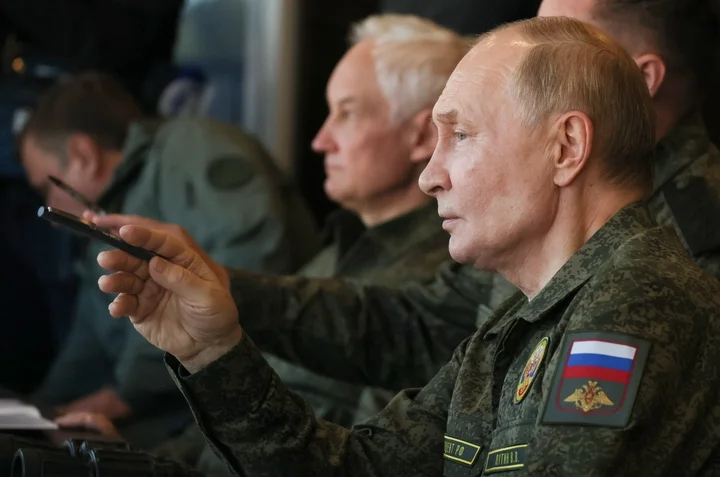 Vladimir Putin supervises the Russian-Belarusian joint military drills at the Mulino training ground, in central Russia’s Nizhny Novgorod region, 16 September 2025. Photo: EPA / MIKHAIL METZEL
