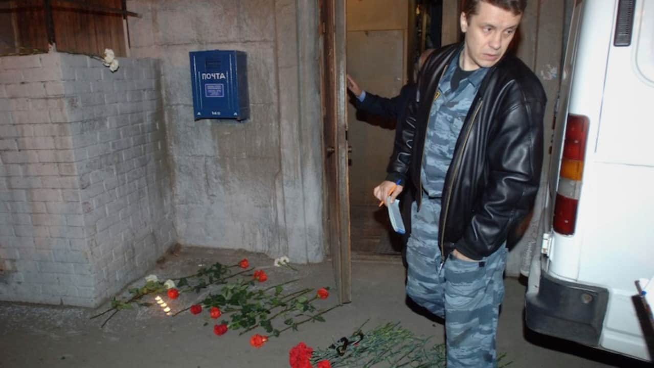 A guard in the apartment building where Anna Politkovskaya lived, 7 October 2006. Photo: Grigory Sysoyev / TASS