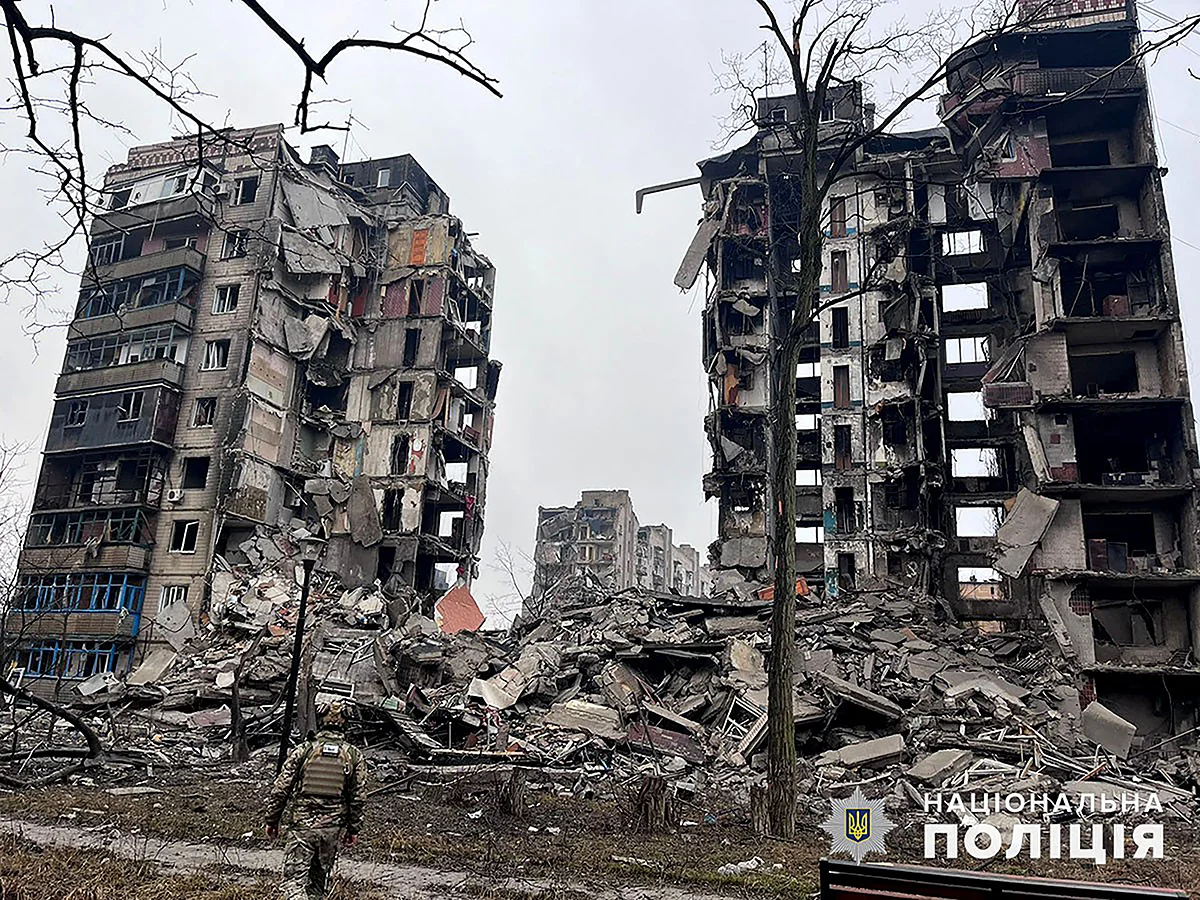 Руины гражданской застройки Авдеевки.<a data-sk="tooltip_parent" data-stringify-link="https://ru.wikipedia.org/wiki/%D0%94%D0%BE%D0%BD%D0%B5%D1%86%D0%BA%D0%B0%D1%8F_%D0%BE%D0%B1%D0%BB%D0%B0%D1%81%D1%82%D1%8C" href="https://ru.wikipedia.org/wiki/%D0%94%D0%BE%D0%BD%D0%B5%D1%86%D0%BA%D0%B0%D1%8F_%D0%BE%D0%B1%D0%BB%D0%B0%D1%81%D1%82%D1%8C" rel="noopener noreferrer" target="_blank"> </a>Донецкая область, 3 января 2024. Фото: National Police of Ukraine / Wikimedia