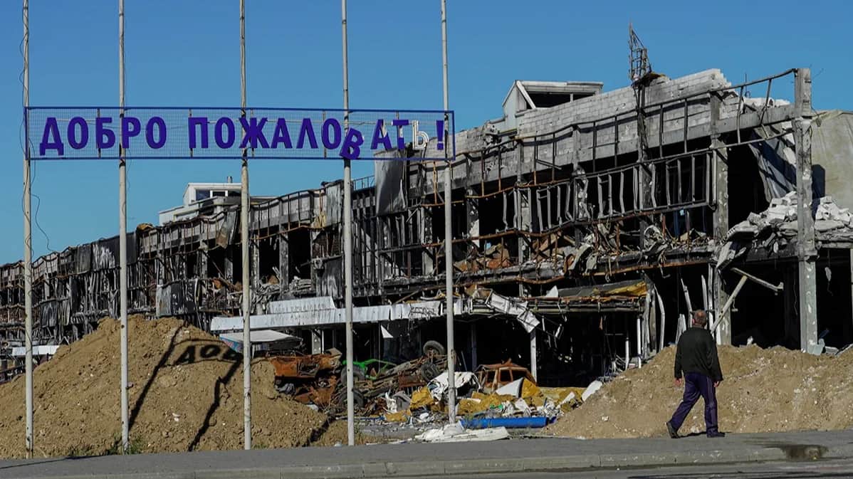 A destroyed Welcome sign in Mariupol, Ukraine, 25 September 2022. Photo: EPA-EFE