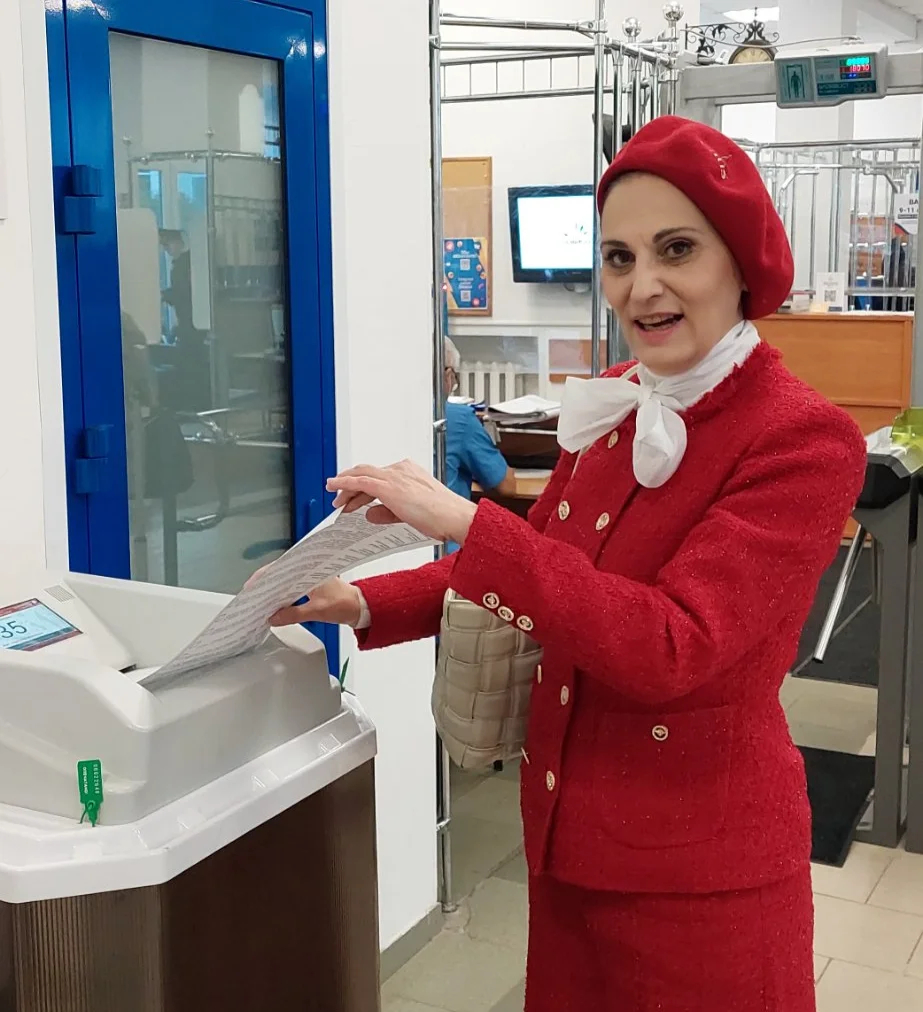 «Сходила на выборы. Конституционный долг выполнила. Проголосовала. Порадовала и себя и встретивших меня соседей», — написано на странице Хараидзе в фейсбуке.