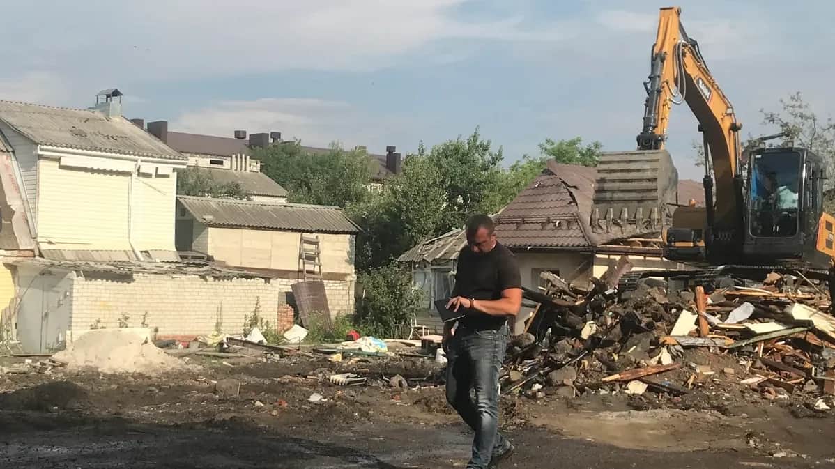Demolition of destroyed houses in Belgorod. Photo: Irina Tumakova