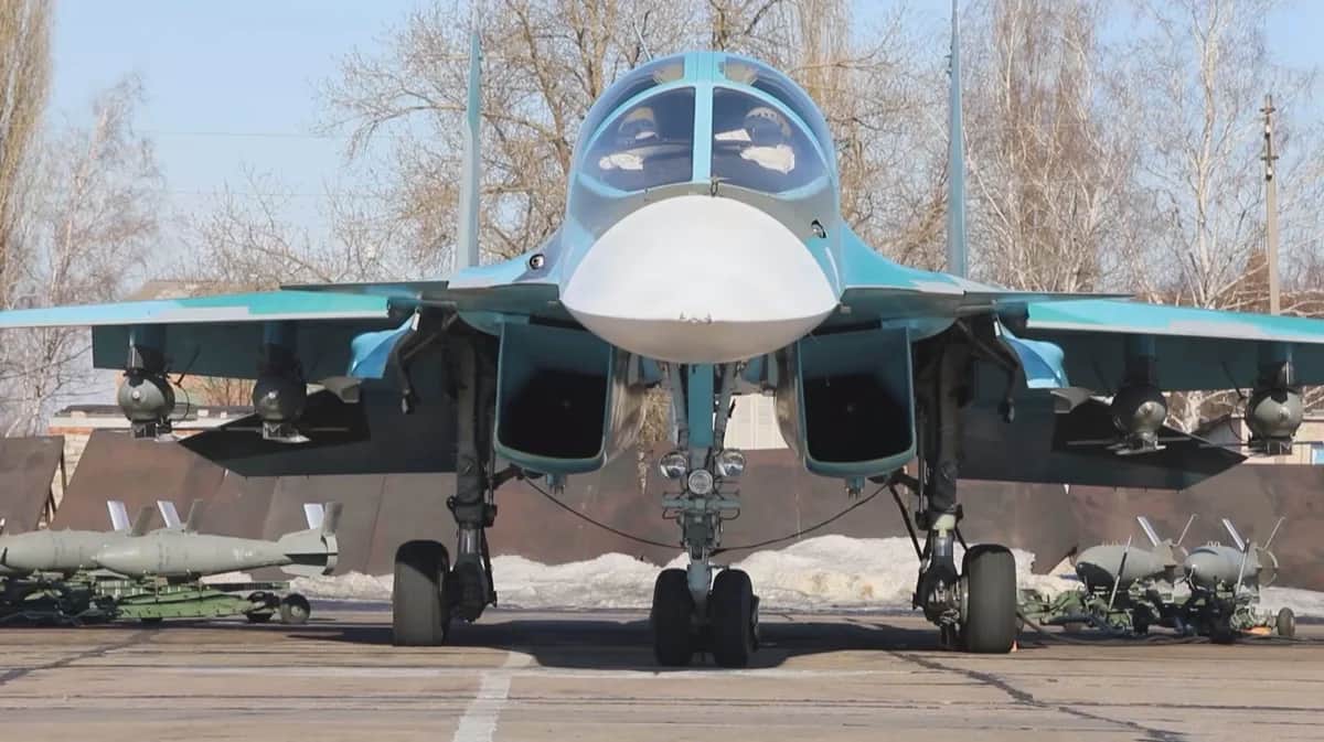 Российский бомбардировщик Су-34 перед вылетом для ударов по Авдеевскому направлению Украины. Фото: Министерство Обороны РФ / Telegram