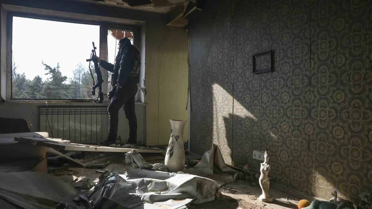 A Ukrainian serviceman looks out over the city of Orikhiv, which is 10 kilometres from the frontline in southeastern Ukraine’s Zaporizhzhia region, 12 February 2025. Photo: EPA-EFE / OLEG MOVCHANIUK