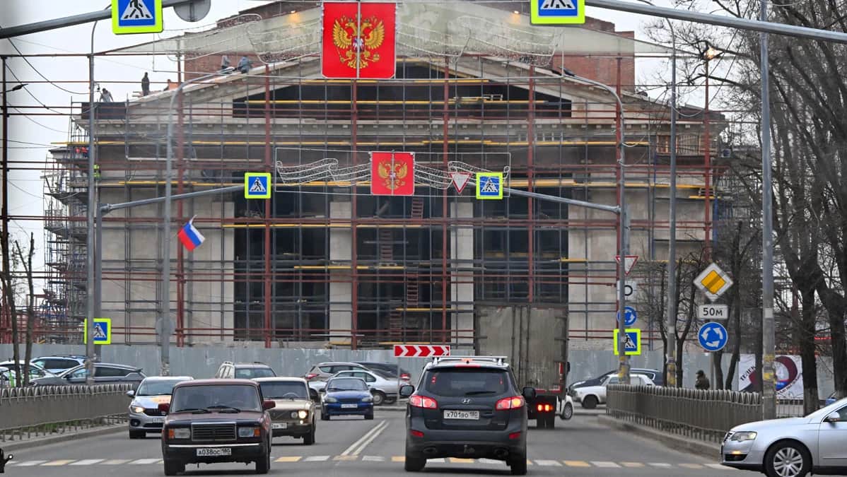 Здание театра в Мариуполе, 2 апреля 2025 года. Фото: Анатолий Жданов / Коммерсантъ / Sipa USA / Vida Press