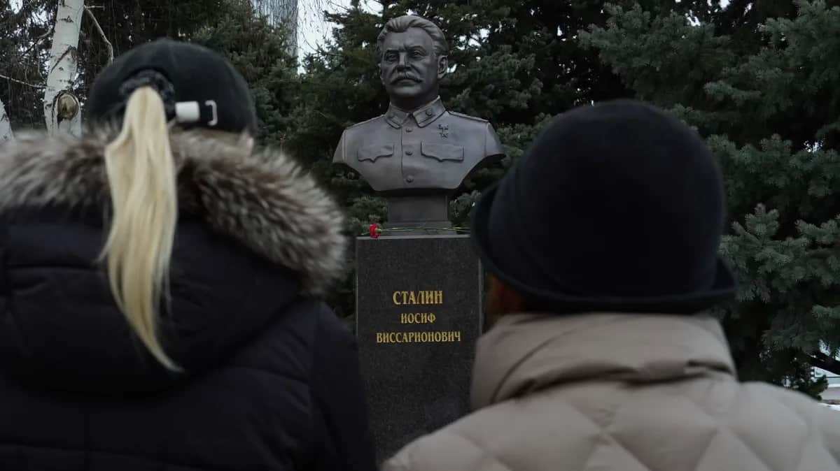 Бюст Сталина, открытый 1 февраля в Волгограде. Фото: Vladimir Aleksandrov / Anadolu Agency / Getty Images