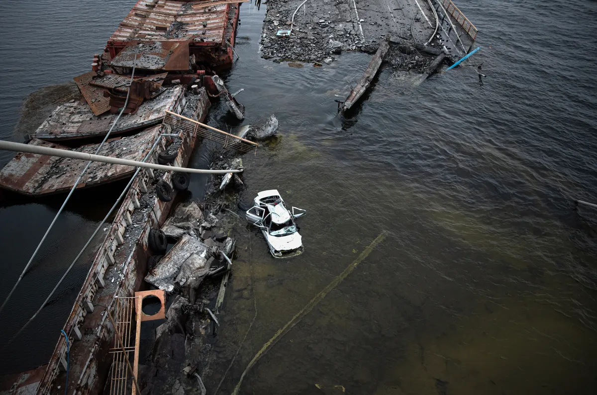 The blown-up bridge over the Dnipro. Photo: Ximena Borrazas / SOPA Images / LightRocket / Getty Images