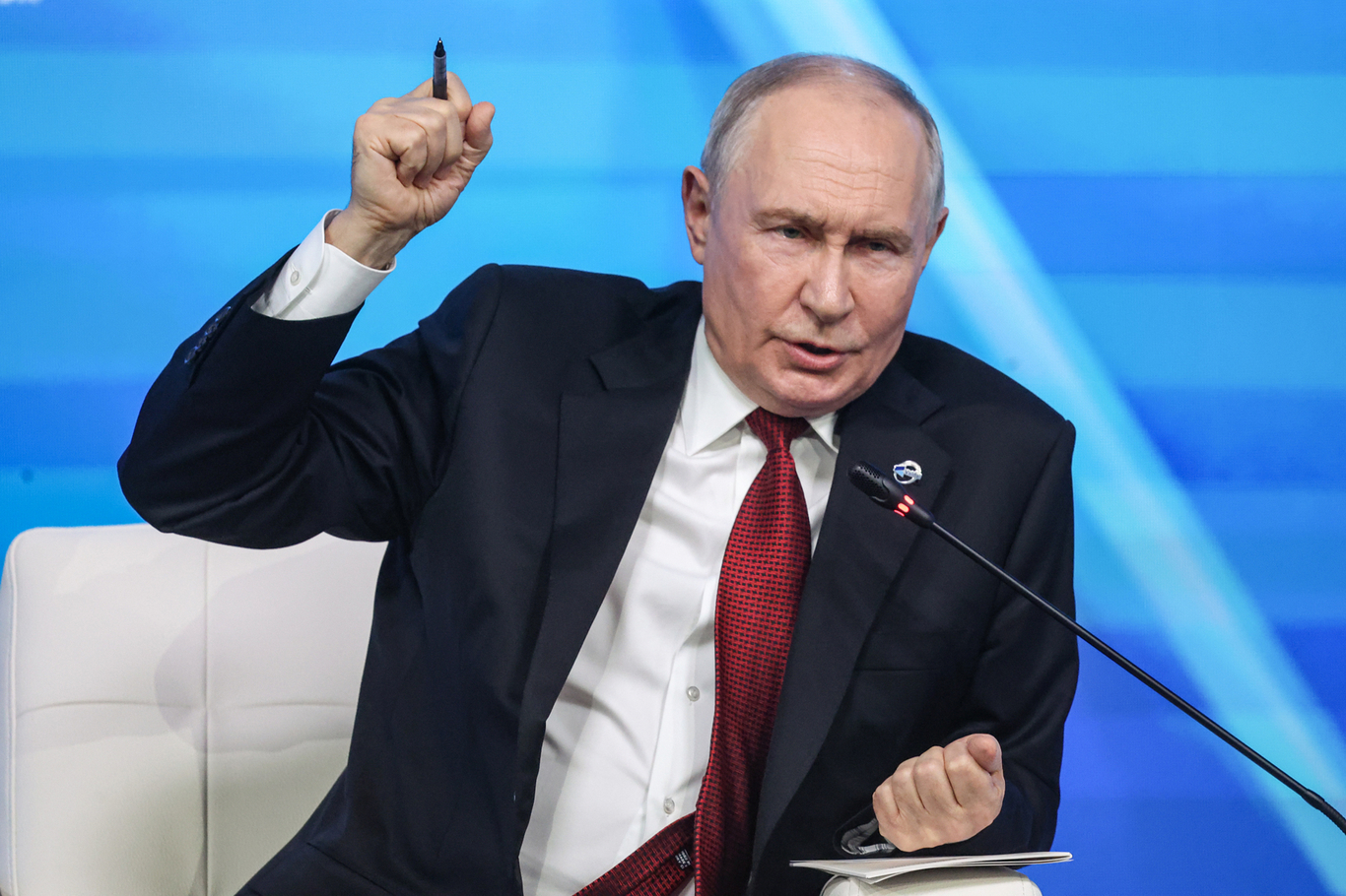Vladimir Putin addresses the Valdai Discussion Club in Moscow on 1 October 2026. Photo: Maxim Shipenkov / EPA