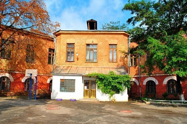 Школа №2 в Херсоне. Фото: <a href="https://vk.com/albums-5061260">ВКонтакте</a>