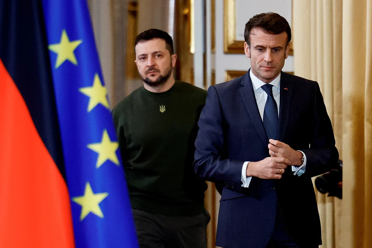 Emmanuel Macron and Ukrainian President Volodymyr Zelensky at a joint press conference at the Élysée Palace in Paris, 8 February 2023. Photo: Sarah Meyssonnier / EPA-EFE