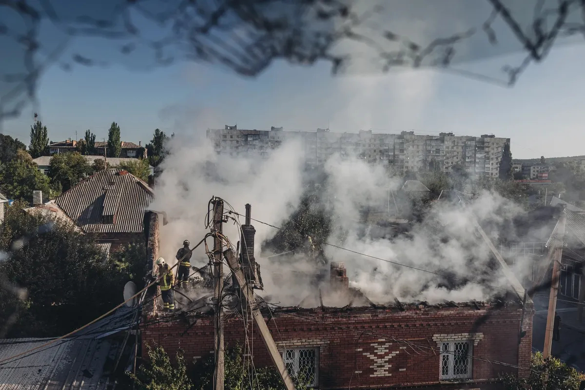 Последствия обстрела в Бахмуте. Фото: Diego Herrera Carcedo / Anadolu Agency / Getty Images