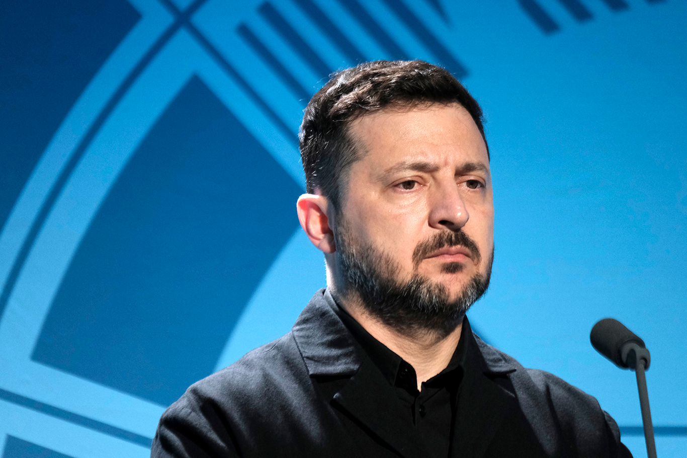 Президент Украины Владимир Зеленский во время пресс-конференции после встречи премьер-министров восьми Северных и балтийских стран (NB8) в Таллине, Эстония, 9 июня 2026 года. Фото: Valda Kalnina / EPA
