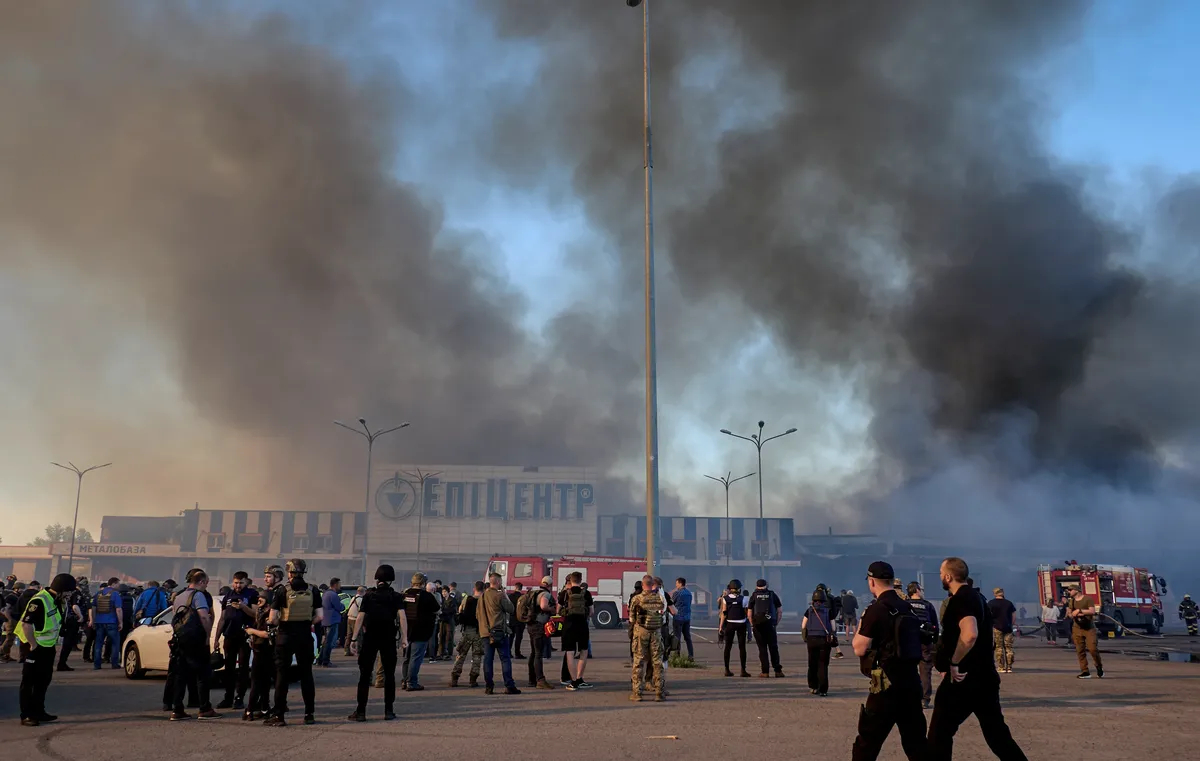 The aftermath of a Russian glide bomb attack on a busy hypermarket in Kharkiv, Ukraine, 25 May 2024. Photo: EPA-EFE / SERGEY KOZLOV 